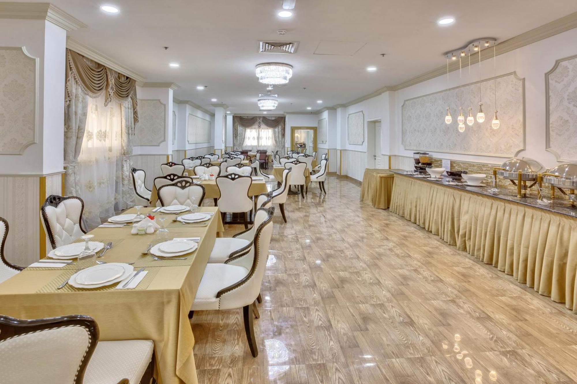 Royal Hotel Sharjah Bagian luar foto